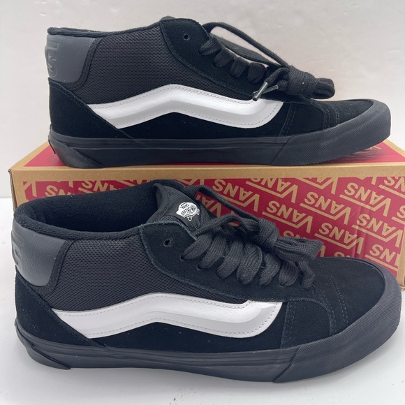 Vans Other - Vans Men’s 11.5 Knu Mid
Black/Black/White
VN000CQ9B8C Sneakers